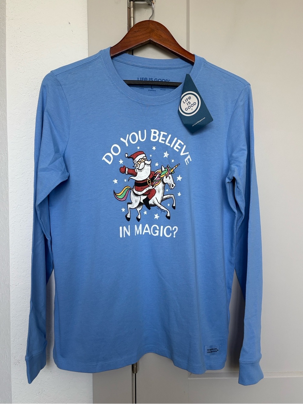 NWT LIFE IS GOOD DO YOU BELIEVE IN MAGIC BLUE LONG SLEEVE CHRISTMAS TEE WOMENS L